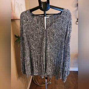 Penningtons Plus Black And White Print V-Neck Blouse